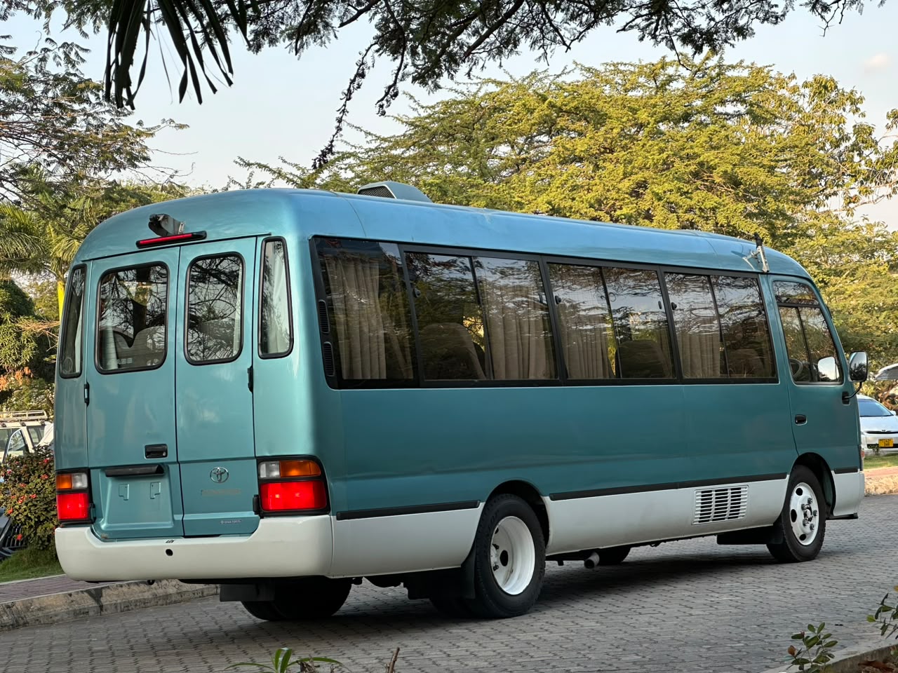 TOYOTA COASTER thumbnail 3